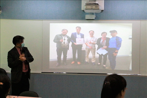 分享於UQ的生活點滴及一同前往進修之老師。