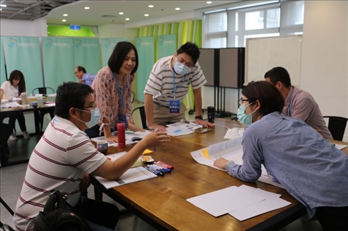 新聘教師討論理想中的老師與課程設計為何
