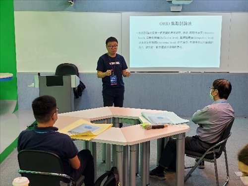 蔡明修老師講授ORID焦點討論法的討論方式
