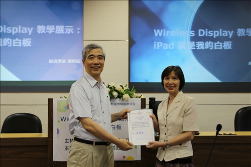 李主任致贈感謝狀於萬老師