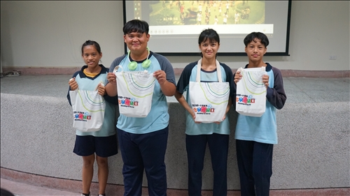 感謝中華紙漿贊助許多精美禮品，讓萬榮國中的同學更積極踴躍參與活動