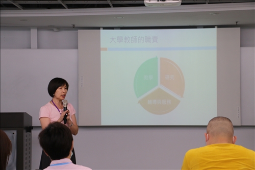 李主任說明淡江校內制度及注意事項	