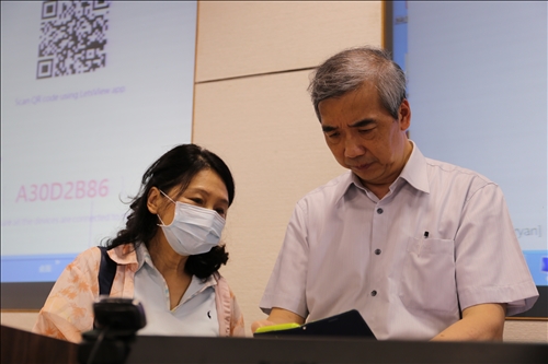 萬老師指導與會老師
如何利用自己的行動裝置進行桌機連線測試
