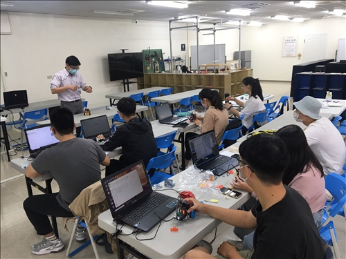 撰寫及輸入程式