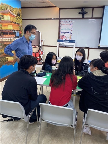 小澤自然老師帶大家欣賞詩