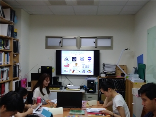 老師介紹常見德國相關事物