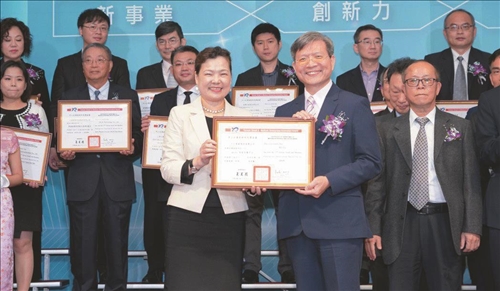 張榮貴得獎(人工智能公司提供)-1