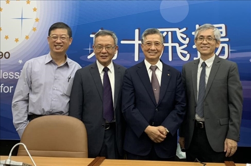 新日興捐贈機械手臂