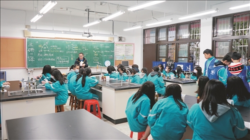 化學車萬里國中