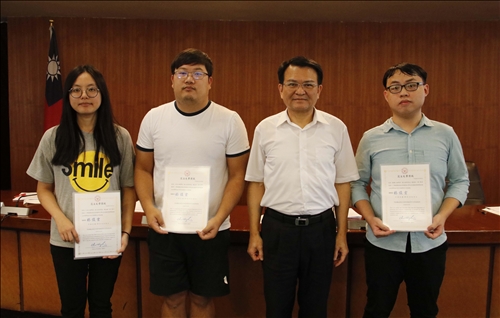 教務會議頒發榮譽學程碩士班獎學金