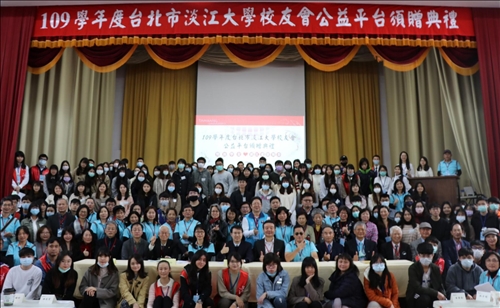 臺北市校友會頒贈獎學金合照