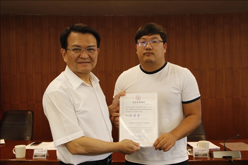 教務會議頒發榮譽學程碩士班獎學金