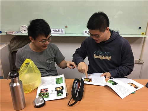 學員練習及討論課程內容