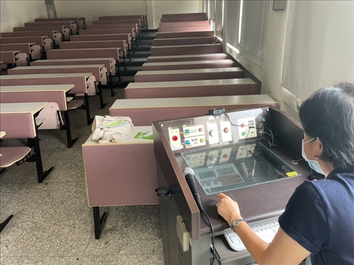 因疫情關係，全班學生及演講者使用MS TEAMS視訊方式進行演講
