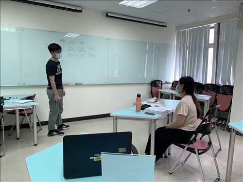 透過個別課業輔導解決學生學習上的疑問