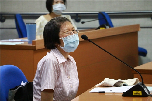 與會教師提問	黃芸茵老師與現場教師互動