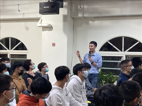 講師與同學意見交流