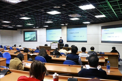 鄭教授分享腳步放輕鬆的要訣
藉由活動中所延伸出的學習理論