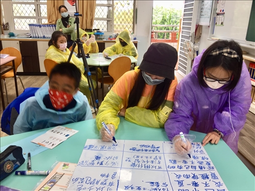 學生撰寫分組學習單