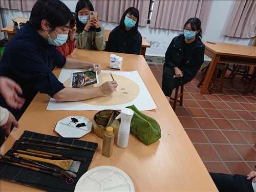 說明水墨筆觸技巧