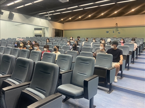 來聽演講的同學們