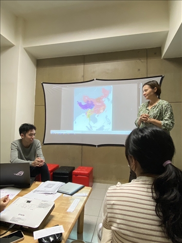 安娜教授講解了漢藏語系