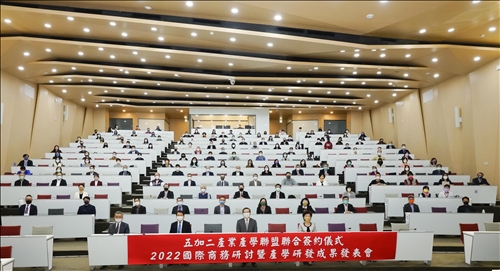 五加二簽約總大合照-馮文星