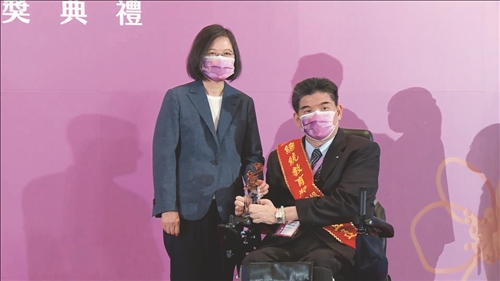 許豈逢獲 2022 總統教育獎