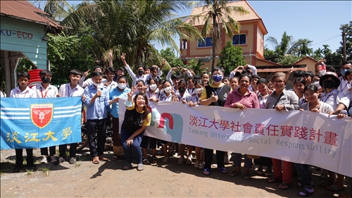 經探號柬埔寨合照