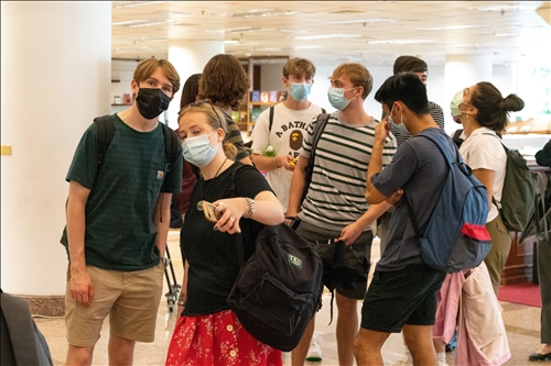 愛丁堡大學學生到校學習