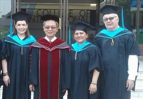 費卡洛大使畢業照