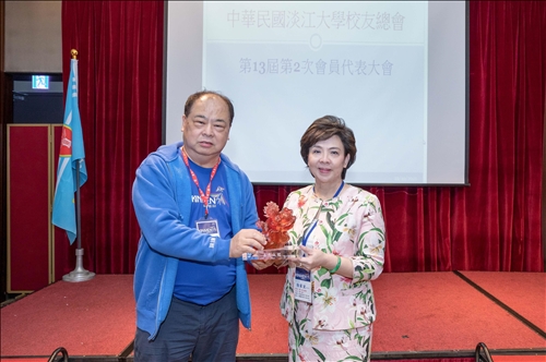 校友總會金門行_林贈張琉璃_揭維恆