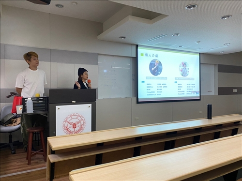 製片黃子瑋介紹團隊