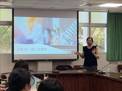 講者林怡伶專員