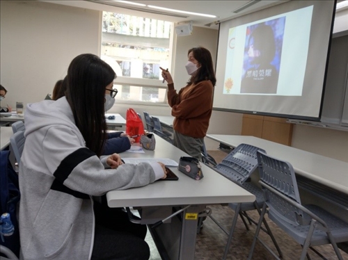 老師搭配流行戲劇說明霸凌對課業的影響