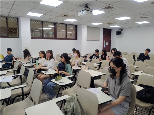 講者請同學們思考