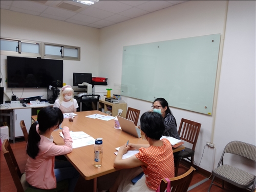 職涯諮詢老師與資源教老師討論個案二