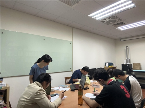 學員練習及討論課程內容