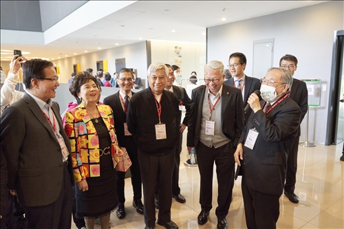 春之饗宴_張董事長贈書畫