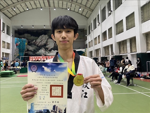 陳維漢一般男子黑帶54_58公斤級金牌