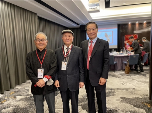 莊文甫陳定川與校長合影