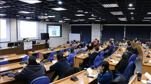 與會老師專注參與研習