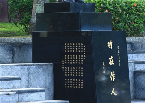 驚聲銅像廣場-12