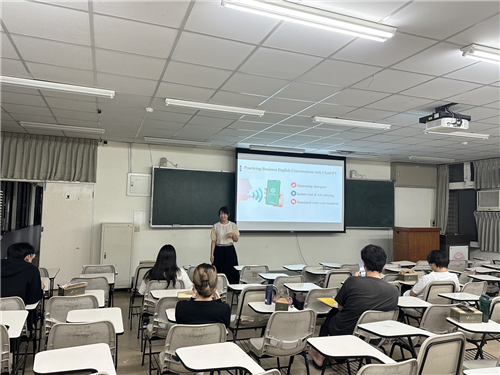 講師介紹ChatGPT的語音功能