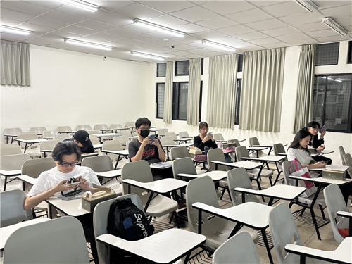 學生體驗與AI對話