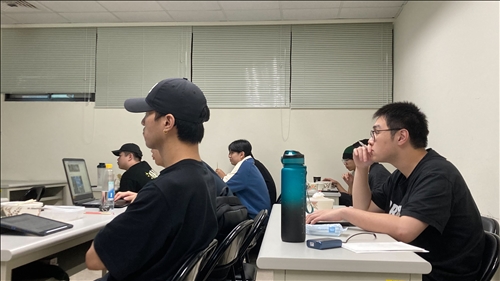 學生認真聽講
