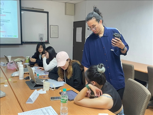 業師協助同學解題