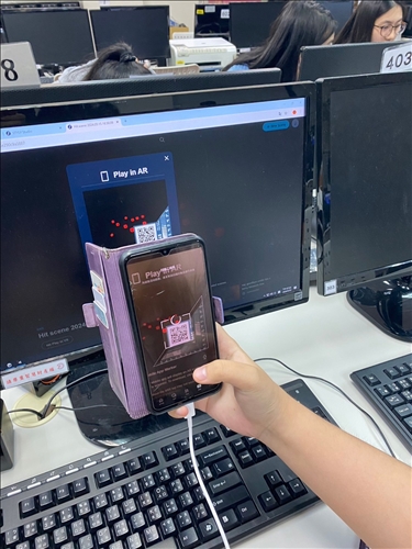 學生練習互動介面操作