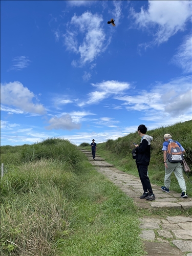 古道遊客乘載量大，鋪面、逕流、設施皆須仔細設計，景觀美質亦是古道價值調查之一環