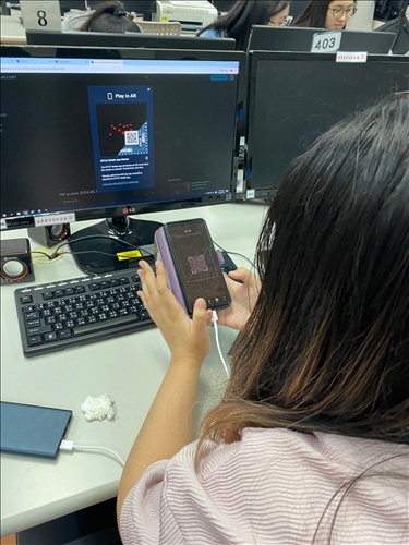 學生練習互動介面操作